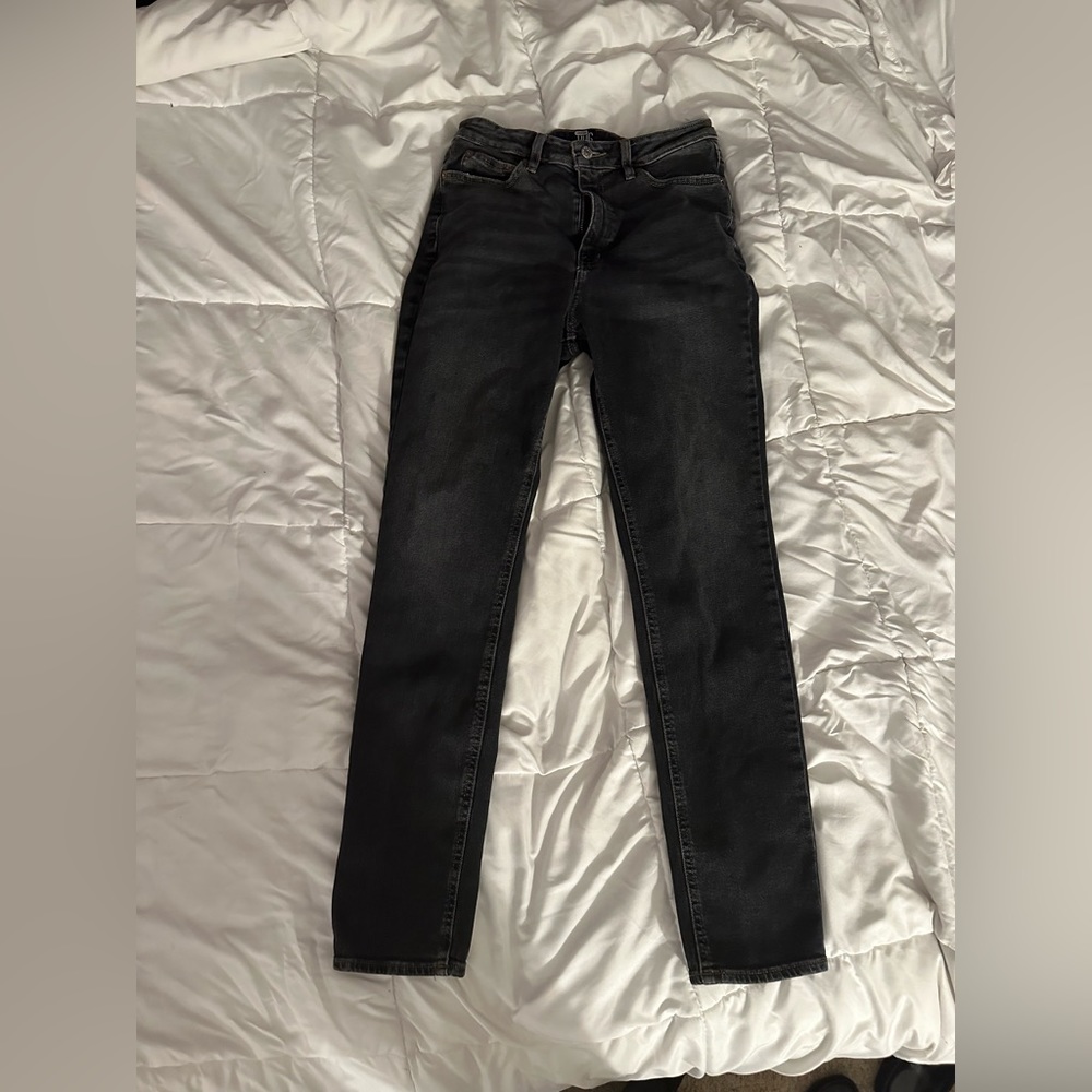 BDG High Waist Girlfriend Jean. Size 30 (closer to 29)
